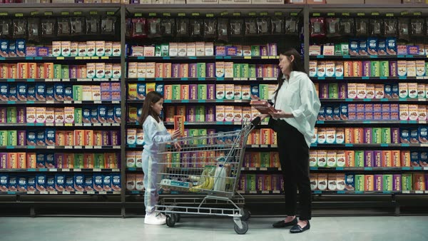 Uber Eats — Groceries / Trolley, frame from the film